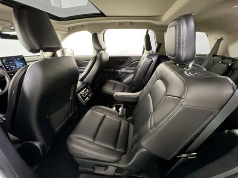 Used 2024 Lincoln Aviator AWD w/ Premium Package image 23