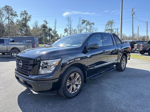 Used 2024 Nissan Titan SV w/ SV Bronze Edition Package image 7