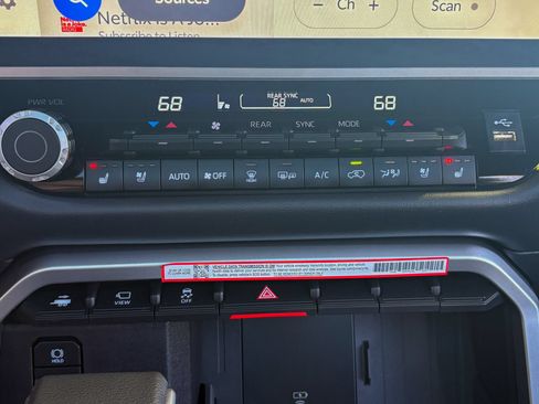 Used 2025 Toyota Sequoia Platinum AWD/4WD image 39