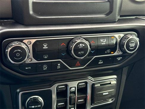 Certified 2021 Jeep Gladiator Willys image 27