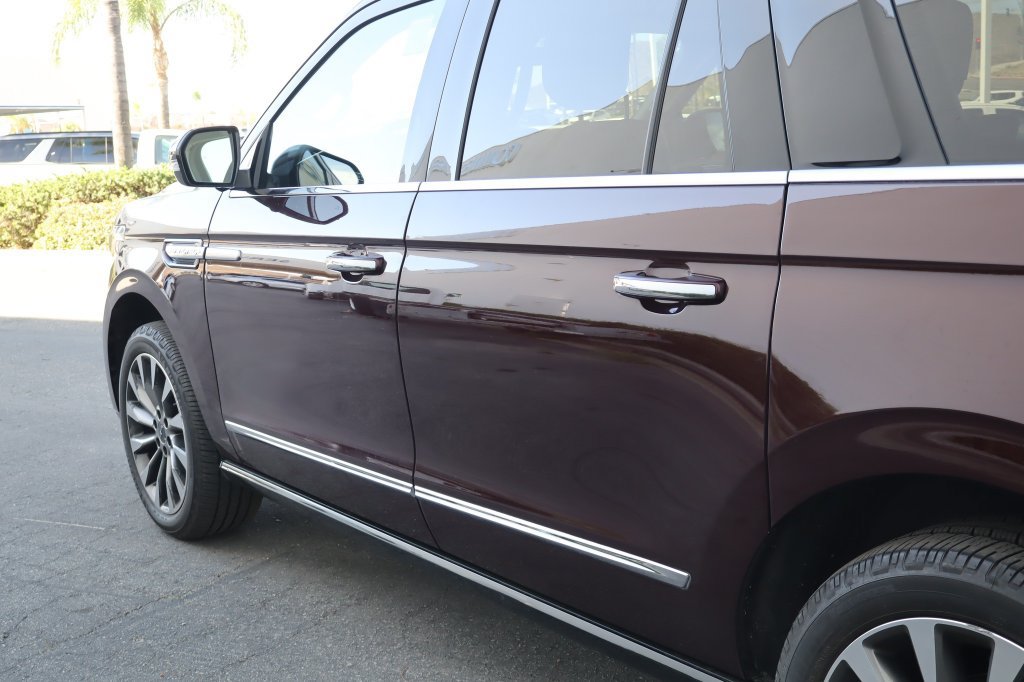 Used 2018 Lincoln Navigator L Select RWD image 9