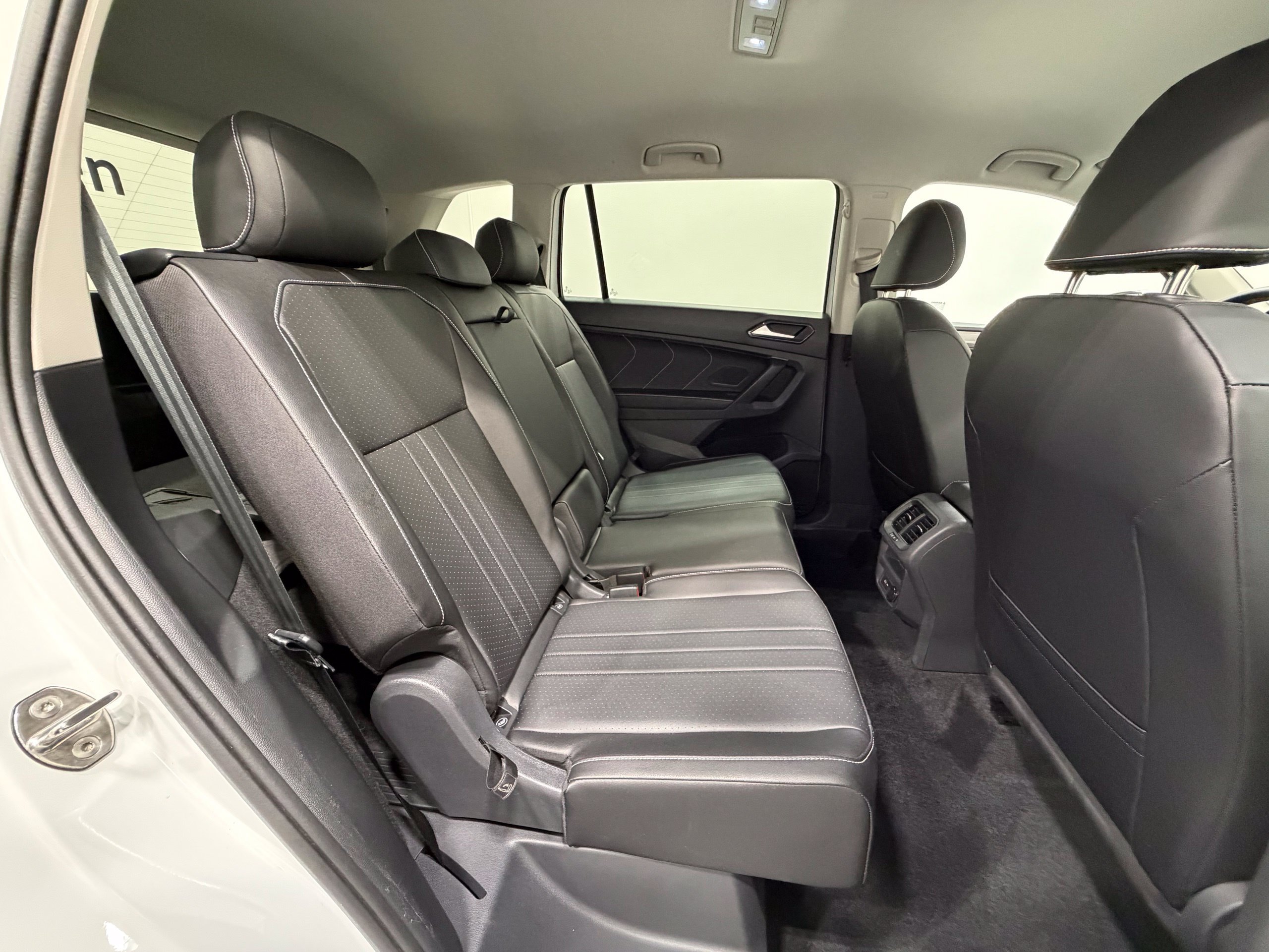 Used 2023 Volkswagen Tiguan SE FWD image 26