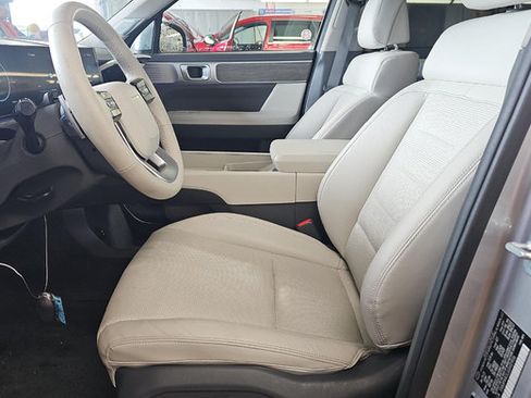 Used 2025 Hyundai Santa Fe Limited FWD image 4