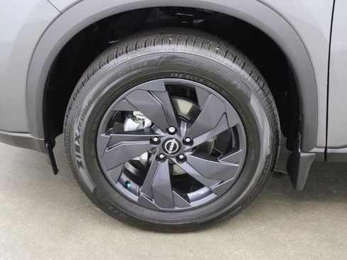 Certified 2026 Nissan Rogue SV FWD image 27