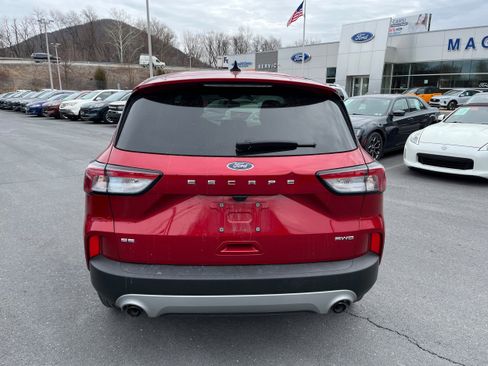 Certified 2022 Ford Escape SE w/ Cold Weather Package AWD/4WD image 5