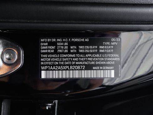 Used 2023 Porsche Macan AWD/4WD image 39
