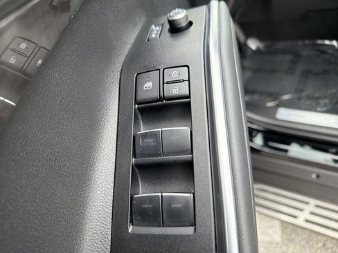 Used 2026 Toyota Highlander Limited AWD/4WD image 19