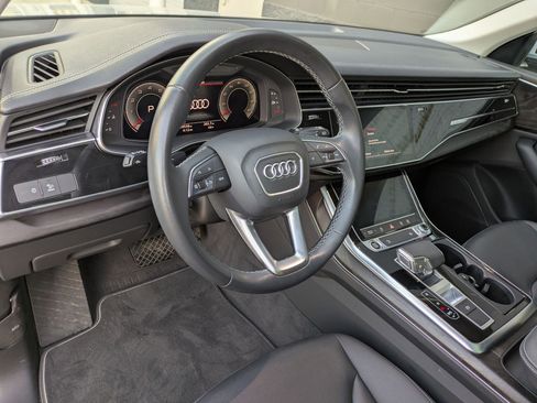Used 2023 Audi Q8 Premium image 12