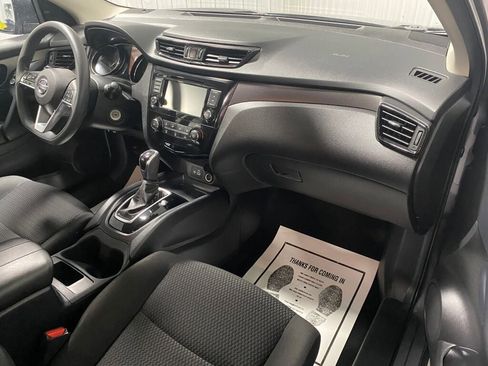 Used 2020 Nissan Rogue Sport S image 3