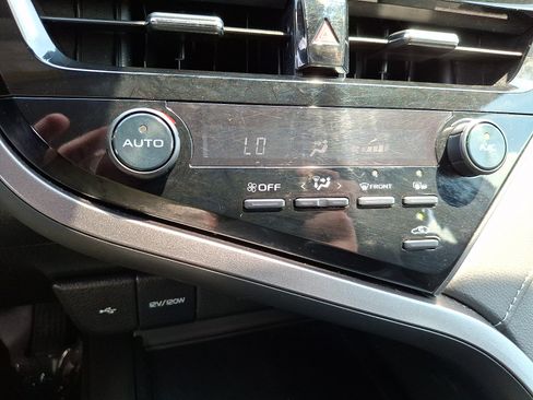 Used 2024 Toyota Camry SE FWD image 18