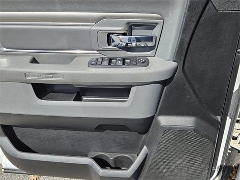 Used 2019 RAM 1500 Classic SLT image 23