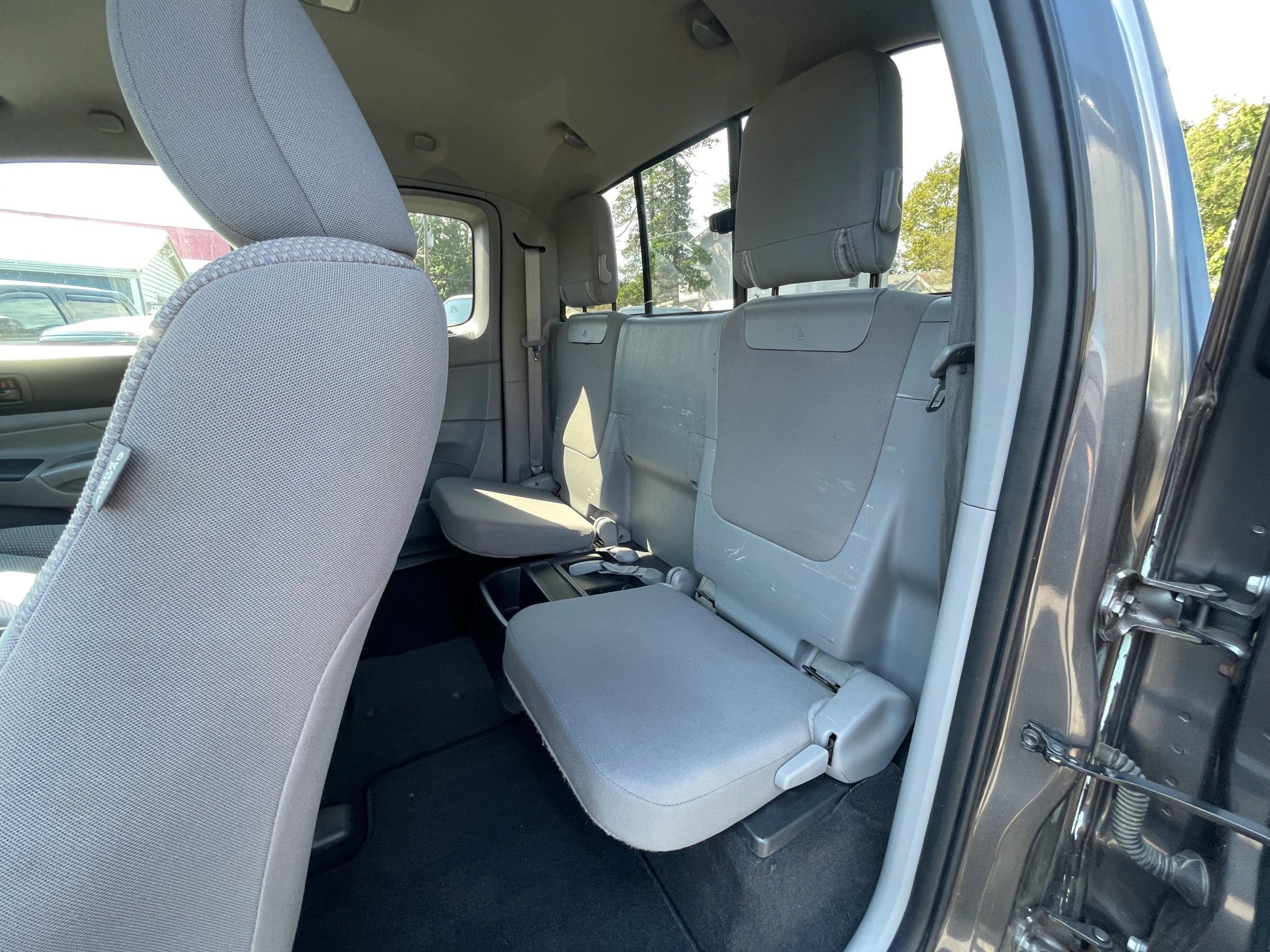 Used 2015 Toyota Tacoma 4x4 Access Cab w/ Convenience Package image 19