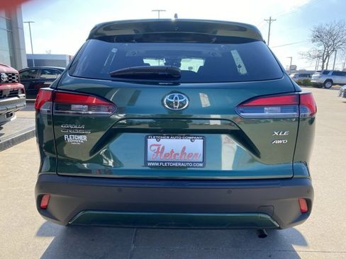 Used 2024 Toyota Corolla Cross XLE image 3