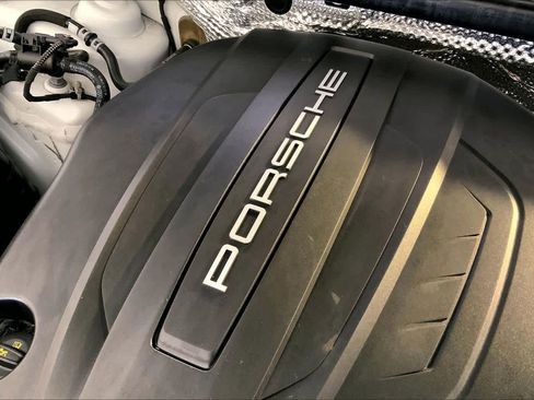 Used 2021 Porsche Macan image 33