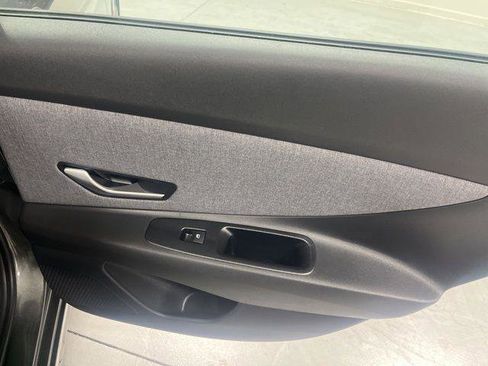 New 2025 Hyundai Elantra Limited FWD image 25