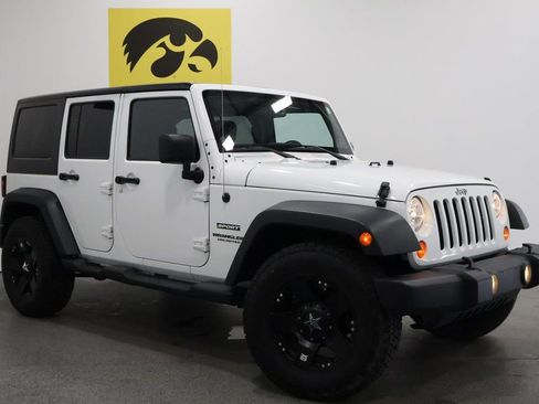 Used 2013 Jeep Wrangler Unlimited Sport image 2