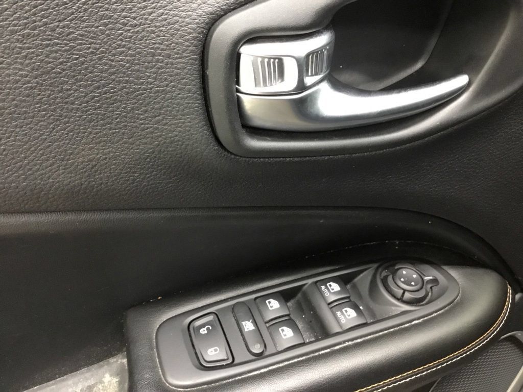 Used 2020 Jeep Compass Latitude w/ Cold Weather Group AWD/4WD image 7