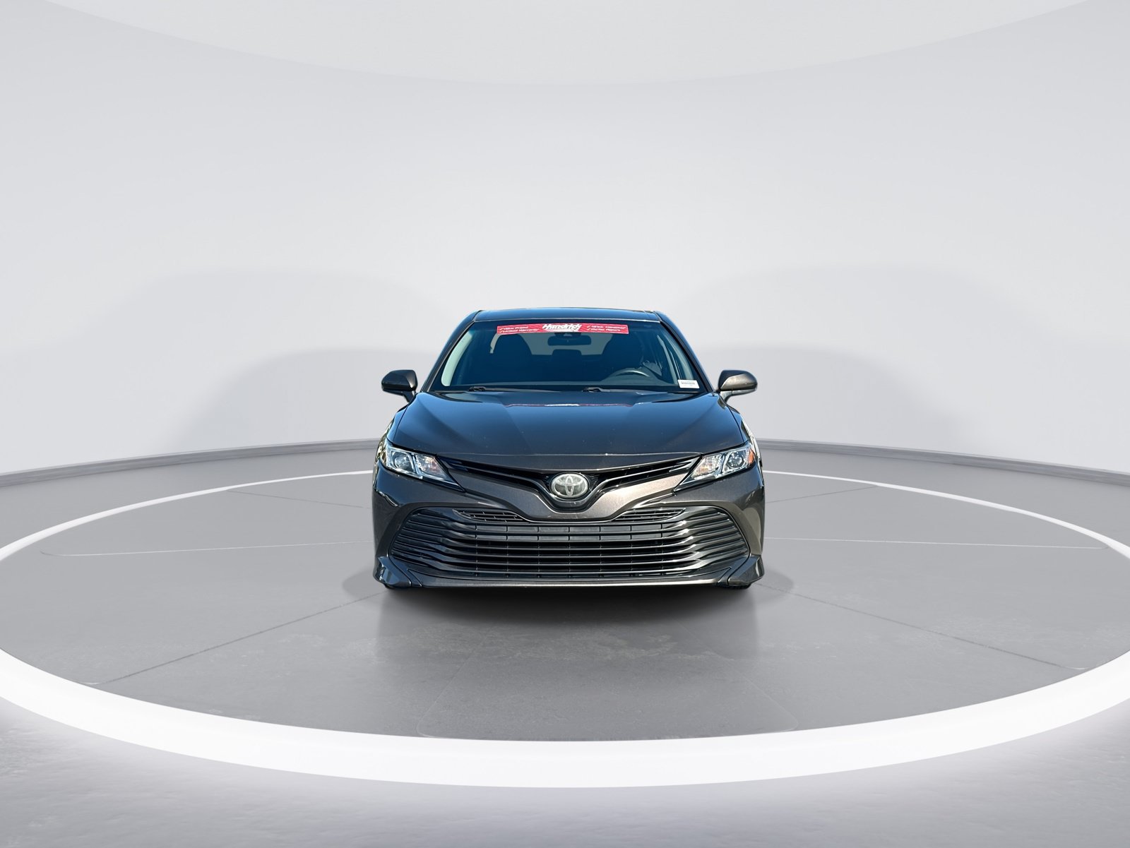 Used 2018 Toyota Camry LE FWD image 3