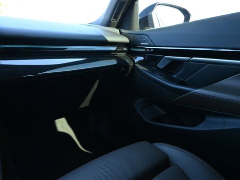 Used 2024 BMW 530i image 8