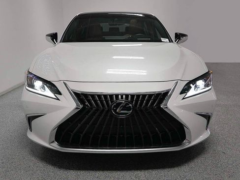 Used 2025 Lexus ES 350 w/ Premium Package FWD image 2