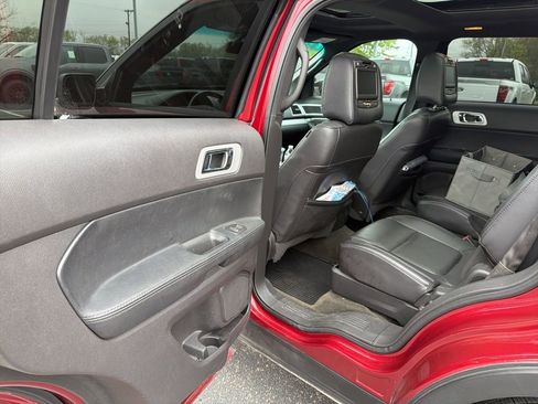 Used 2015 Ford Explorer XLT w/ Equipment Group 202B image 7