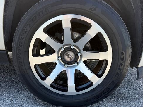 Used 2013 Chevrolet Suburban LTZ RWD image 22