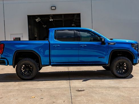 Used 2022 GMC Sierra 1500 AT4 w/ AT4 Preferred Package AWD/4WD image 10