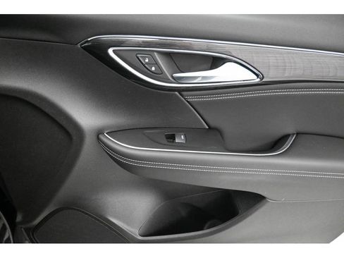 Used 2023 Buick Envision Preferred image 16