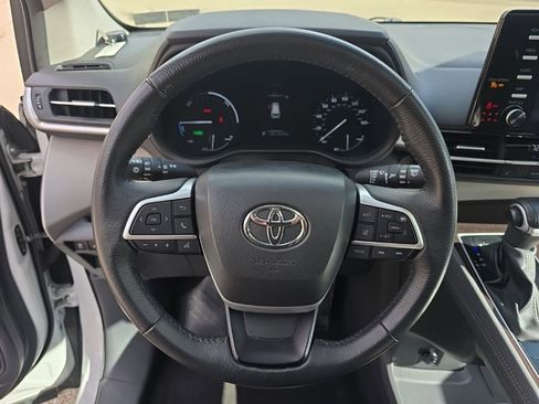 Used 2024 Toyota Sienna XLE image 23