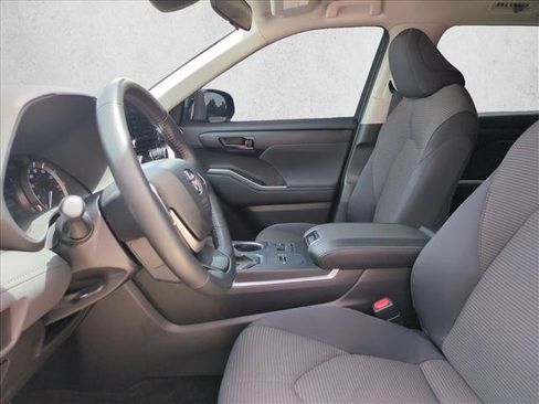 Certified 2024 Toyota Highlander LE FWD image 15