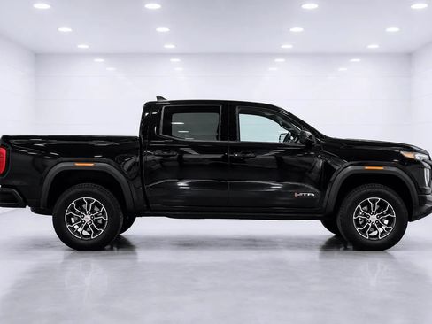 Used 2024 GMC Canyon AT4 AWD/4WD image 6