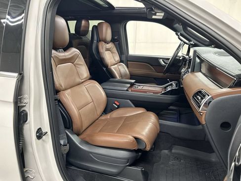 Used 2023 Lincoln Navigator Reserve AWD/4WD image 25