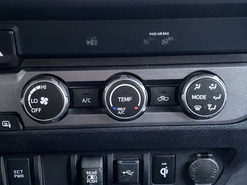 Used 2020 Toyota Tacoma 4x4 Double Cab image 17