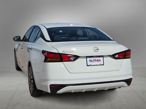 Used 2025 Nissan Altima 2.5 SV FWD image 7