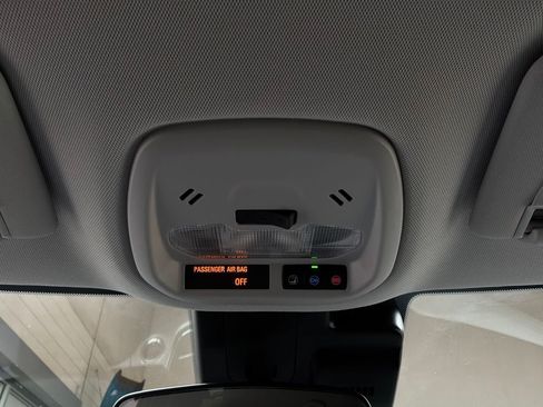 Used 2025 Chevrolet Trax LT w/ LT Convenience Package FWD image 16