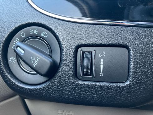 Used 2019 Dodge Grand Caravan SXT image 13