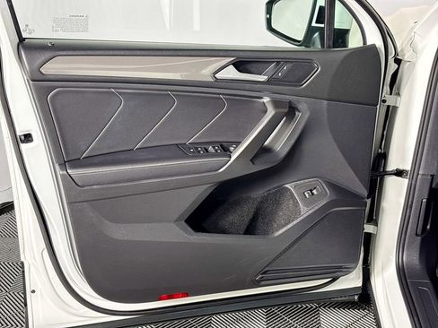 Certified 2022 Volkswagen Tiguan SE image 11