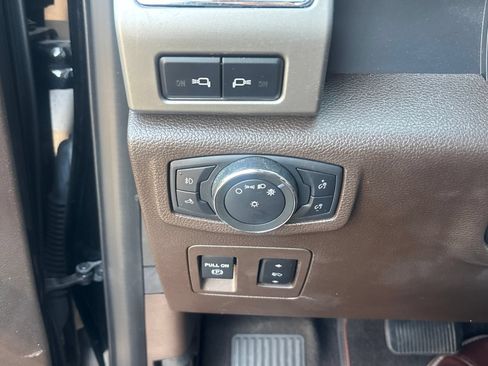Used 2020 Ford F150 King Ranch w/ Equipment Group 601A Luxury AWD/4WD image 30