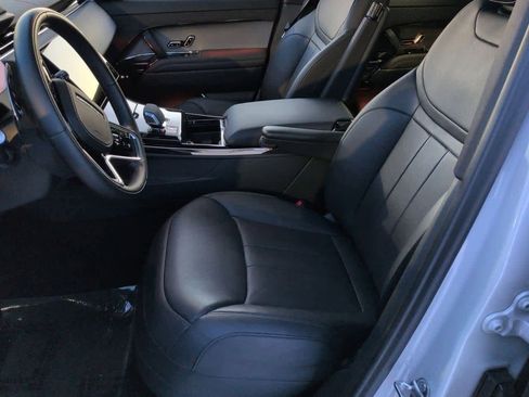 Used 2024 Land Rover Range Rover Sport SE image 16