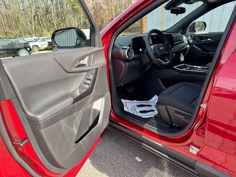 New 2026 Chevrolet Equinox LT image 13