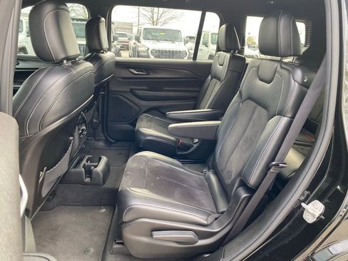 Used 2023 Jeep Grand Cherokee L Laredo image 22