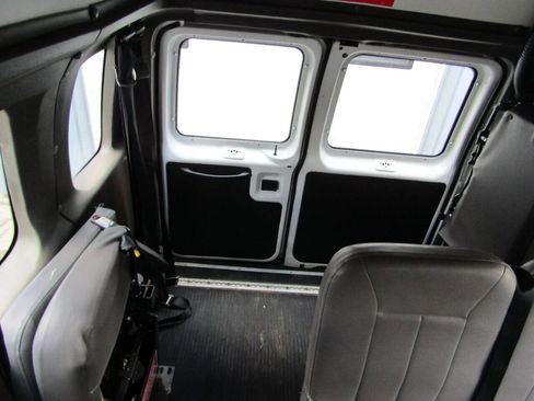 Used 2007 Ford E-350 and Econoline 350 Extended Super Duty image 22