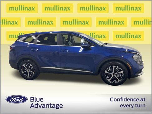 Used 2023 Kia Sportage EX image 2