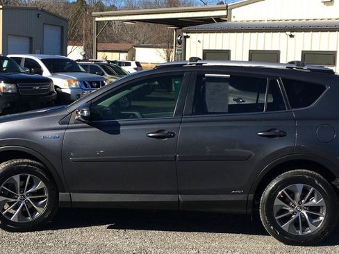 Used 2016 Toyota RAV4 XLE AWD/4WD image 2