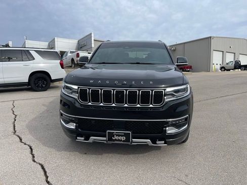 Used 2022 Jeep Wagoneer Series II w/ Convenience Group I image 2