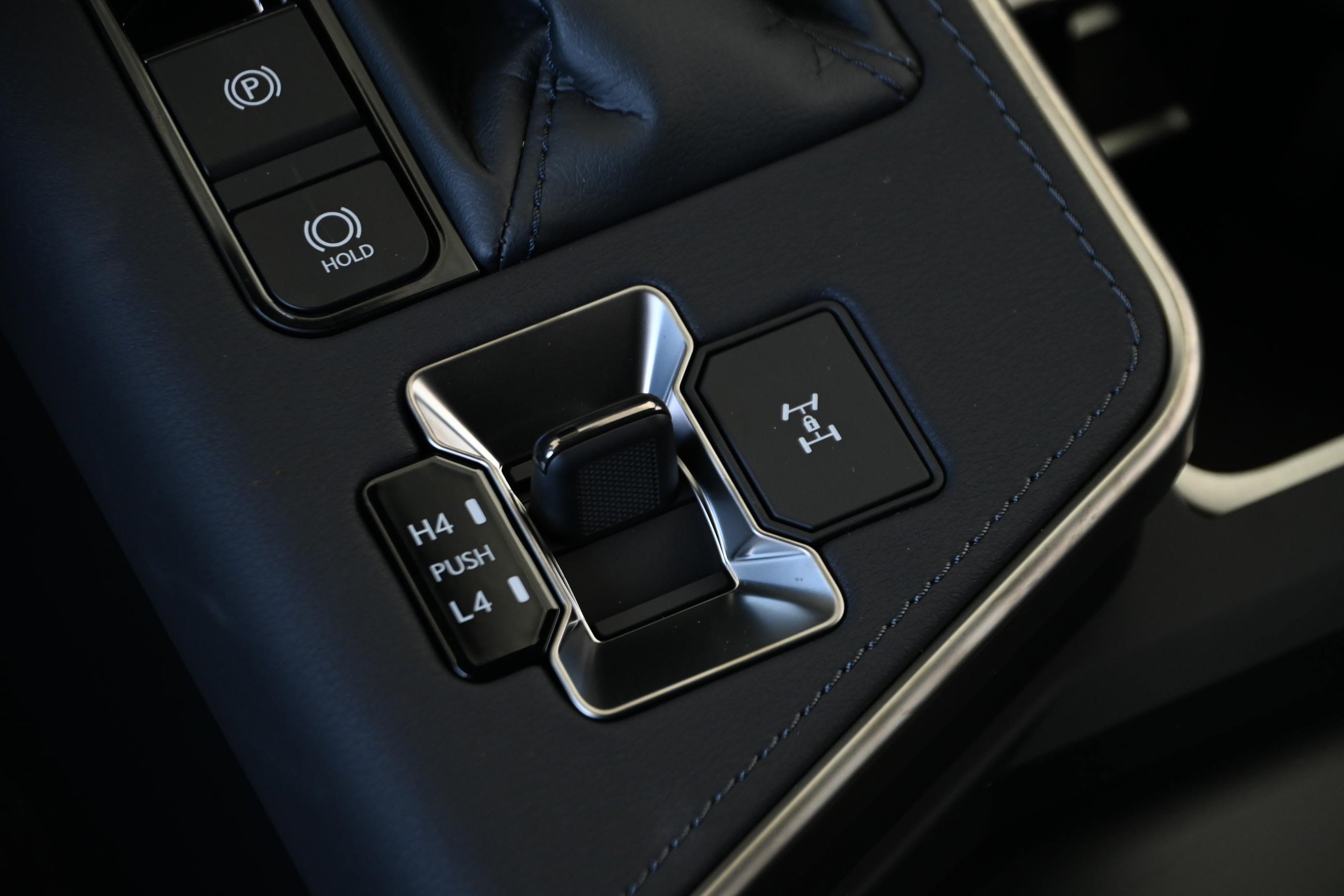 Used 2026 Lexus GX 550 w/ Accessory Package (2T) AWD/4WD image 25