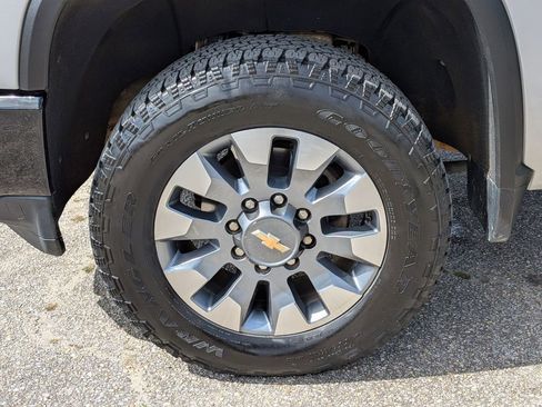 Used 2023 Chevrolet Silverado 2500 Custom w/ Custom Convenience Package image 11