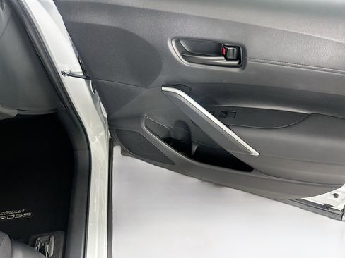 Used 2023 Toyota Corolla Cross LE image 31