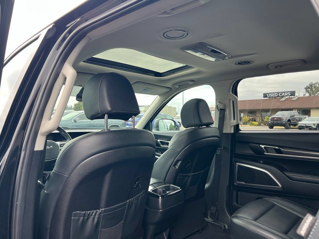 Certified 2025 Kia Telluride S FWD image 9