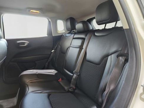 Used 2018 Jeep Compass Latitude w/ Popular Equipment Group FWD image 19